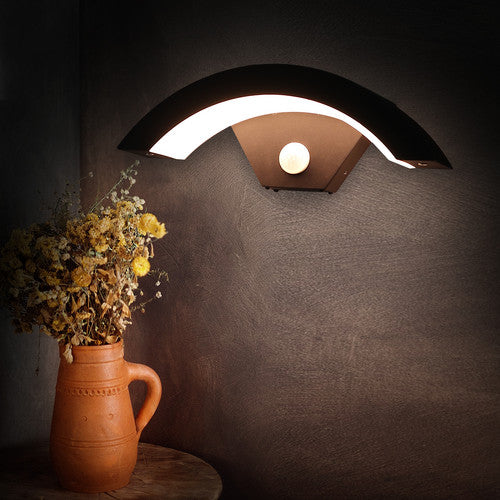 Modern18W LED Outdoor Single Wall Light Curved Stylish Garden Lamp 220V Aluminum